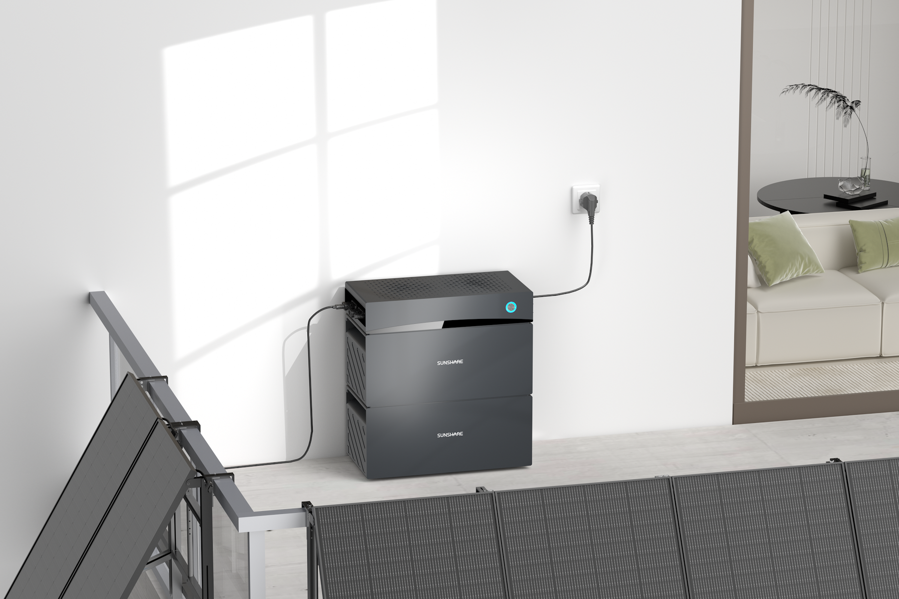 Glory Balkonspeicher an der Steckdose angeschlossen, daneben die Solarmodule am Geländer
